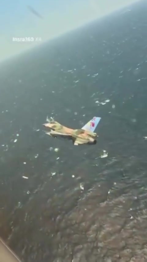 FANB releases video of F-16 fighter jets flying near a US destroyer in the Caribbean.