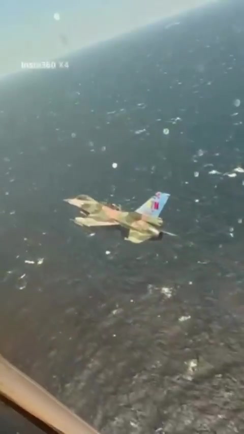 FANB releases video of F-16 fighter jets flying near a US destroyer in the Caribbean.