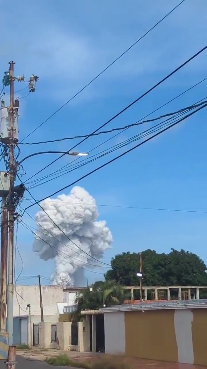 A powerful explosion occurred at a fireworks factory in San Francisco, Zulia state. So far, there are no reports of injuries.