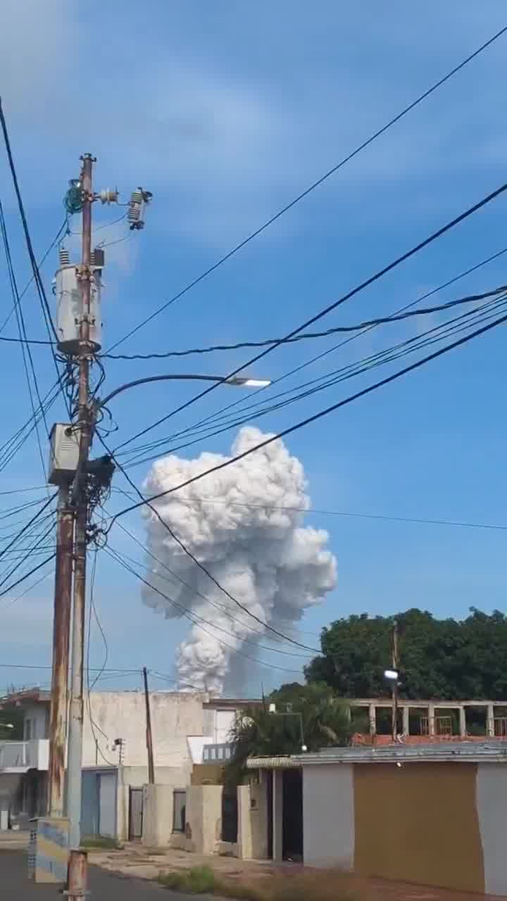 A powerful explosion occurred at a fireworks factory in San Francisco, Zulia state. So far, there are no reports of injuries.