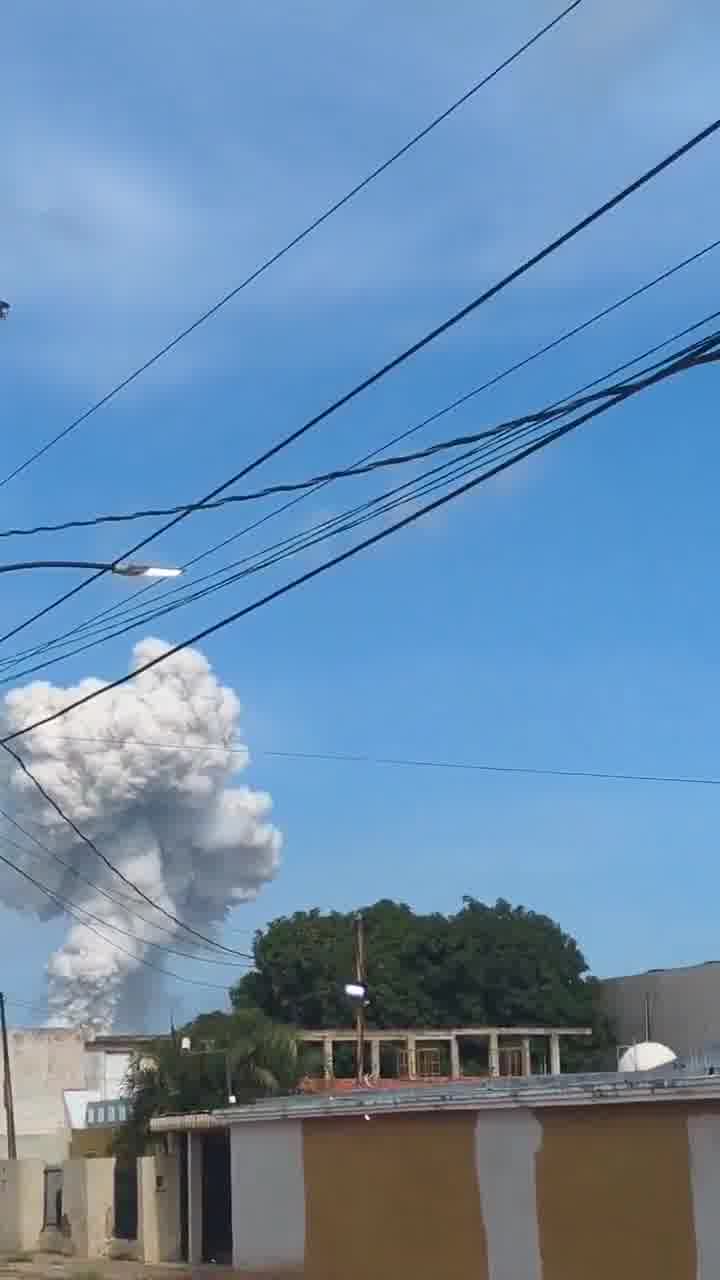 A powerful explosion occurred at a fireworks factory in San Francisco, Zulia state. So far, there are no reports of injuries.