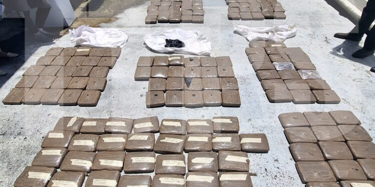NarcotráficoLas autoridades de Trinidad y Tobago informaron este 13Sep de que incautaron el jueves 268 kilos de marihuana valorada en 29 millones de dólares, de una embarcación pesquera procedente de Venezuela, en medio de la creciente tensión en el Caribe