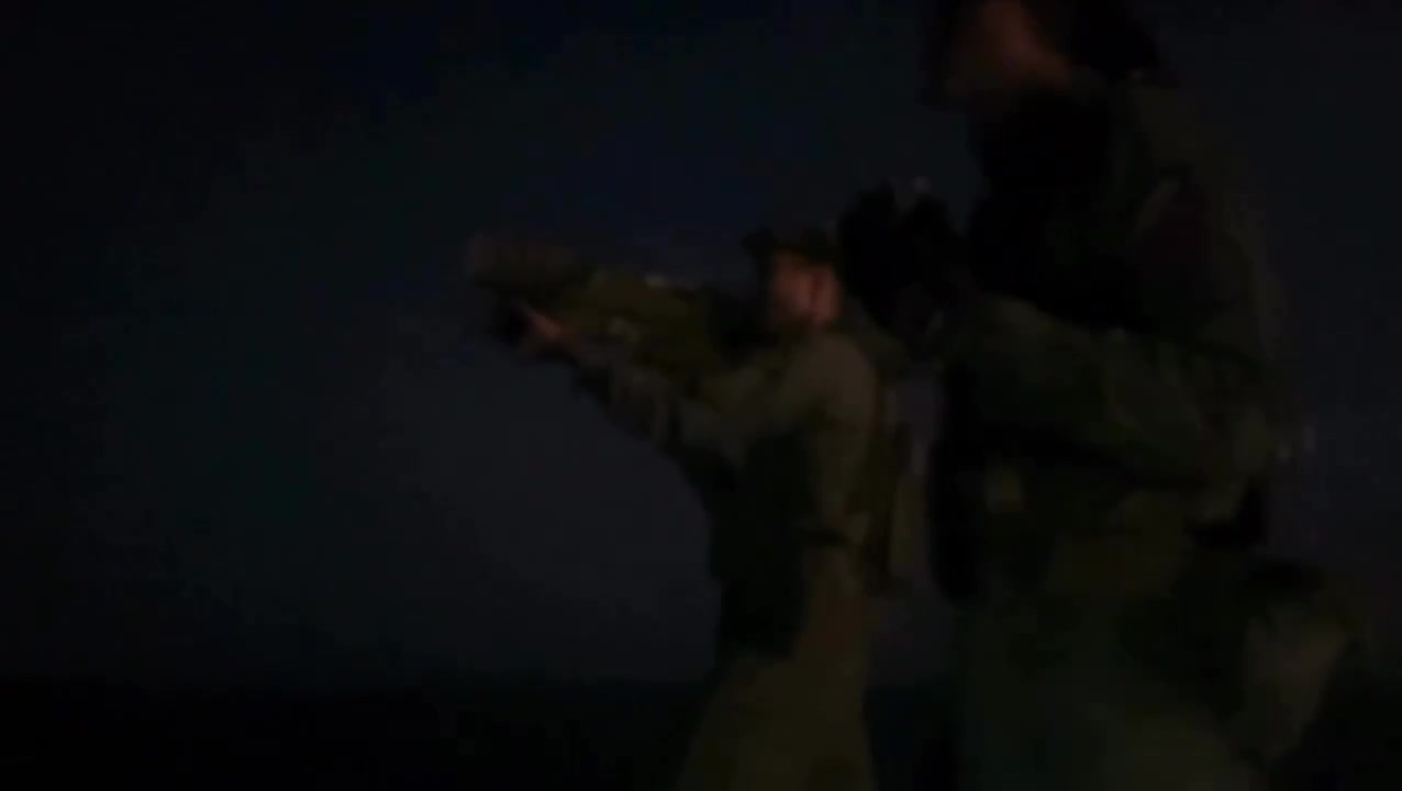 Venezuelan military test firing an Igla at a target flare on Isla Orchilla last night during large scale military exercises on the island from the Marines, Navy and military aviation 