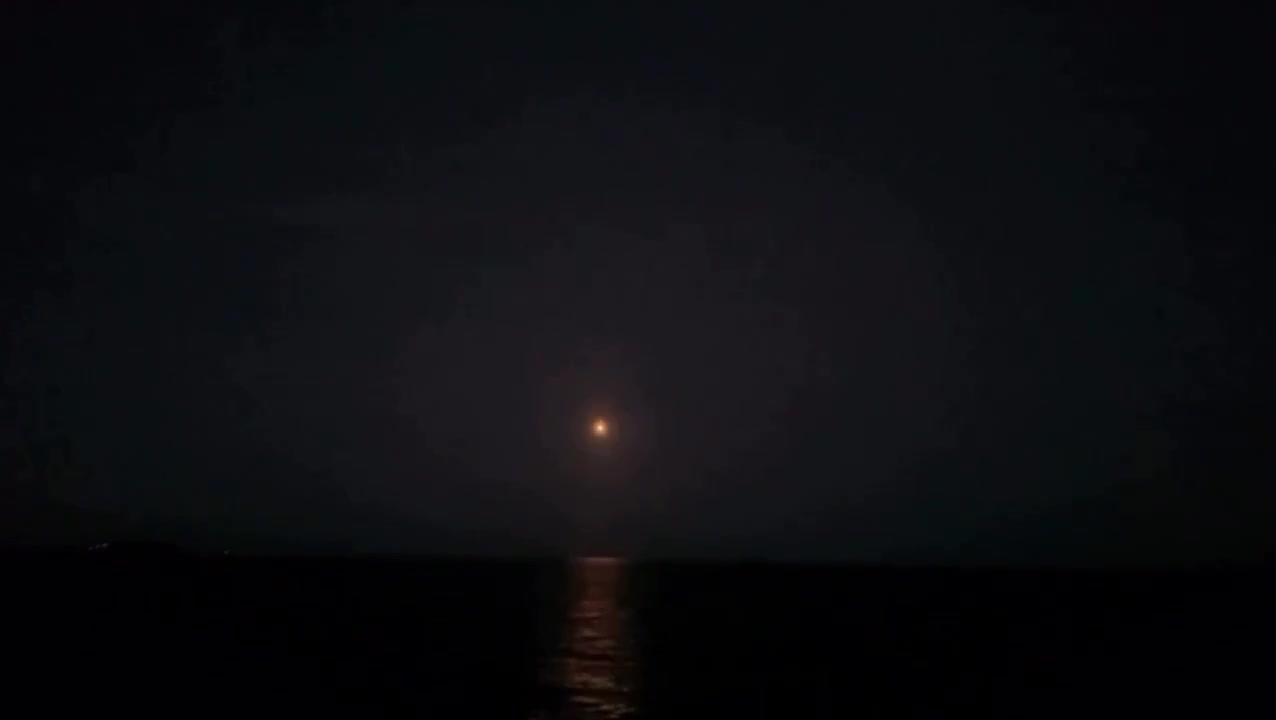 Venezuelan military test firing an Igla at a target flare on Isla Orchilla last night during large scale military exercises on the island from the Marines, Navy and military aviation 