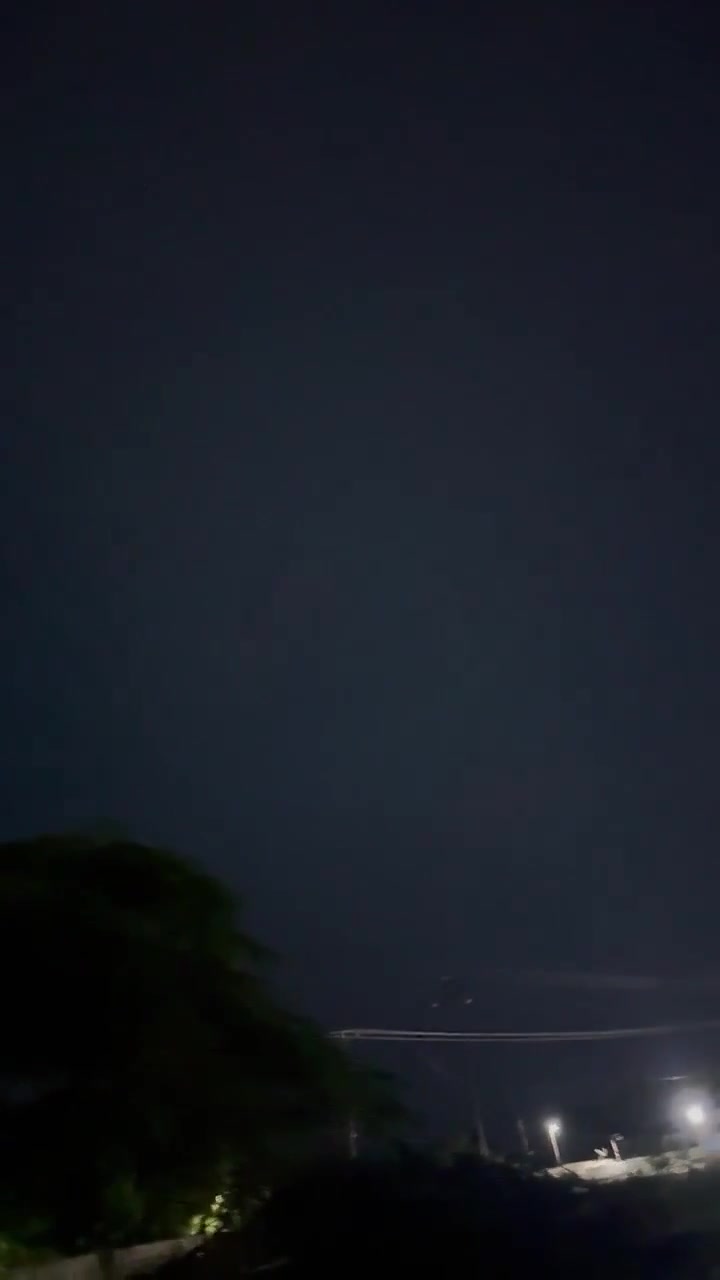 During the night of Thursday, users reported anti-aircraft fire over the town of Los Puertos de Altagracia in Zulia State. This is most likely a military exercise. Official information is expected this Friday the 26th. (Video courtesy)