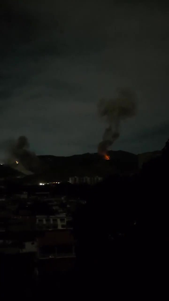Video of airstrikes and helicopters flying over Caracas Venezuela
