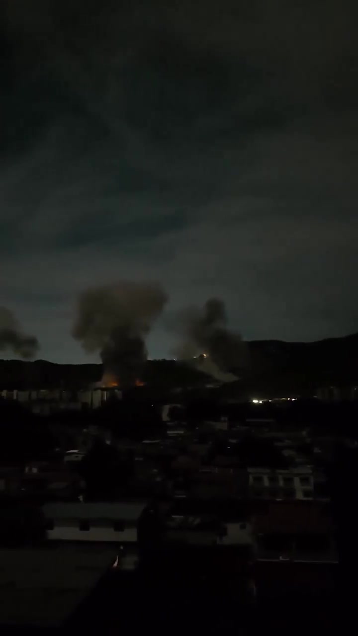 Video of airstrikes and helicopters flying over Caracas Venezuela