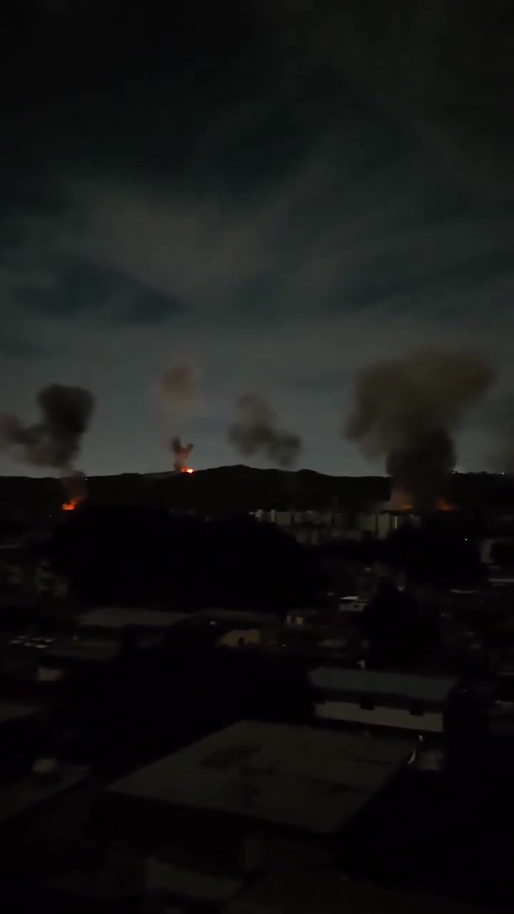 Video of airstrikes and helicopters flying over Caracas Venezuela