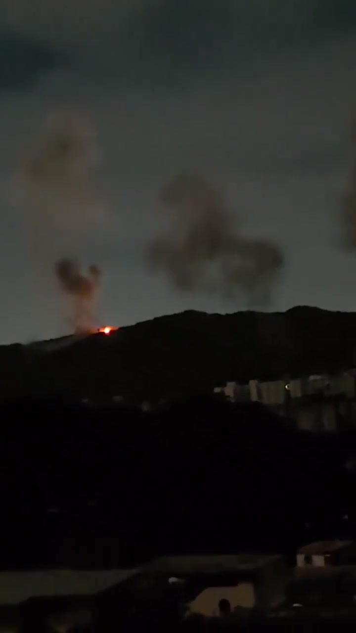 Video of airstrikes and helicopters flying over Caracas Venezuela