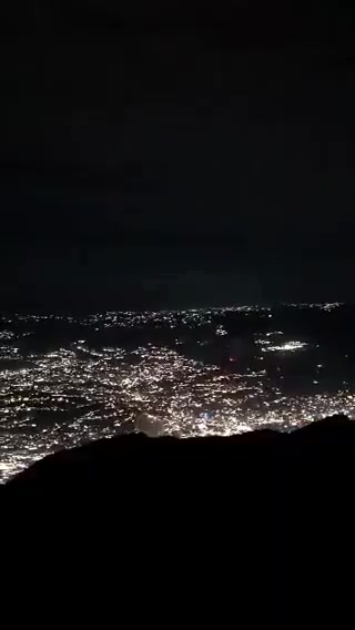 Military aircraft are flying over Caracas: explosions have been reported at La Carlota and Fort Tiuna. Videos of the aftermath of the explosions are circulating on social media. The images show plumes of thick smoke rising from various locations.
