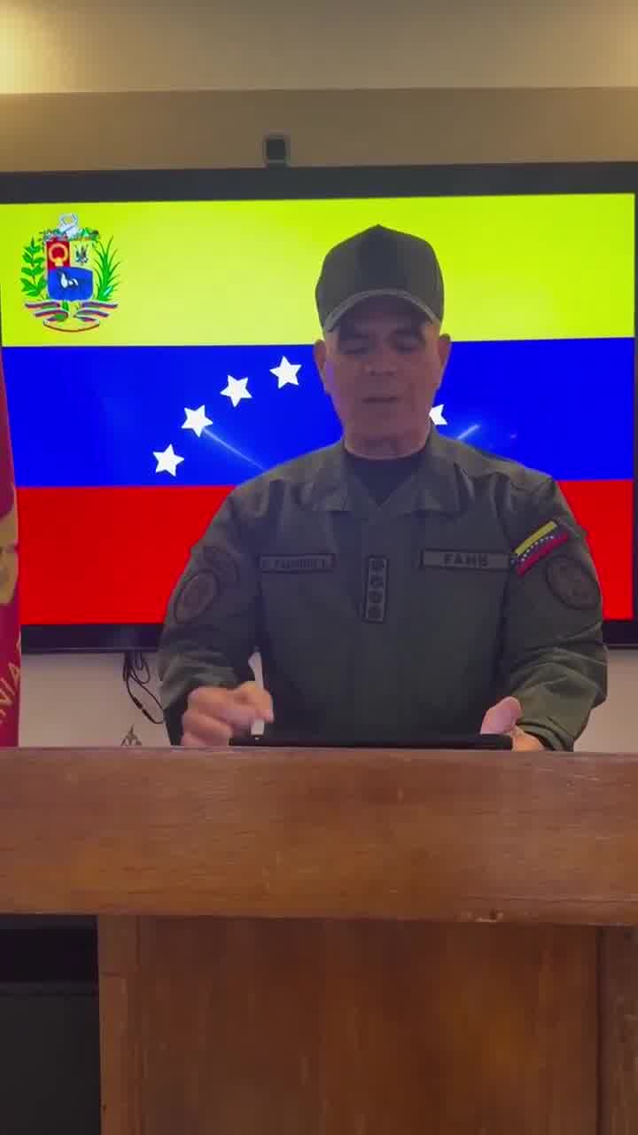 Defense Minister Padrino López, speaking from the Maduro regime, reports: - He reports a US bombing in Caracas, La Guaira, and Aragua. - He accuses the US of being responsible.