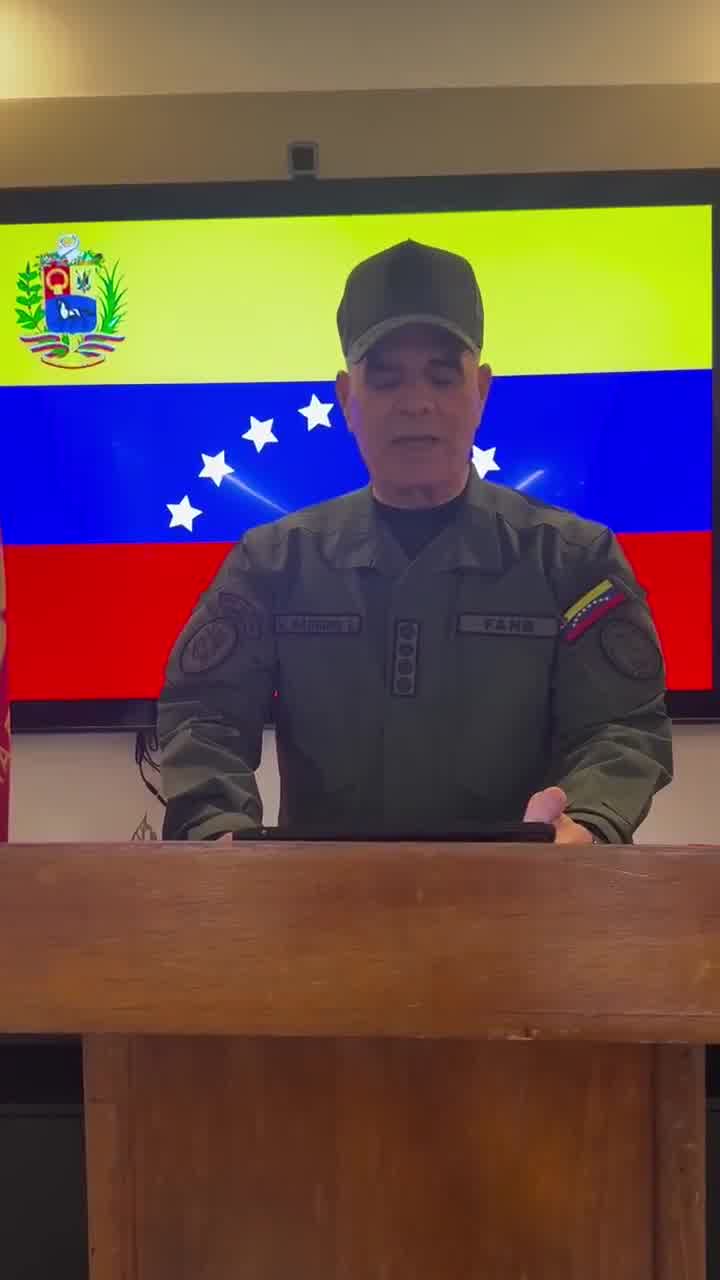 Defense Minister Padrino López, speaking from the Maduro regime, reports: - He reports a US bombing in Caracas, La Guaira, and Aragua. - He accuses the US of being responsible.