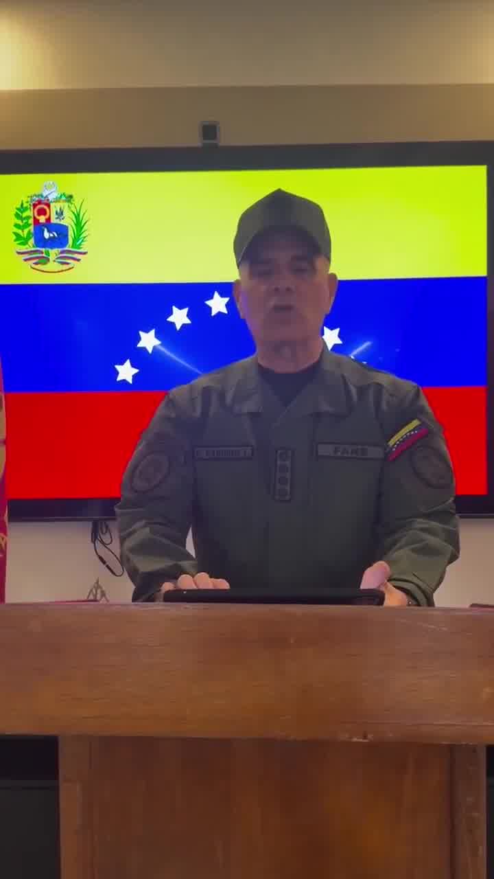 Defense Minister Padrino López, speaking from the Maduro regime, reports: - He reports a US bombing in Caracas, La Guaira, and Aragua. - He accuses the US of being responsible.
