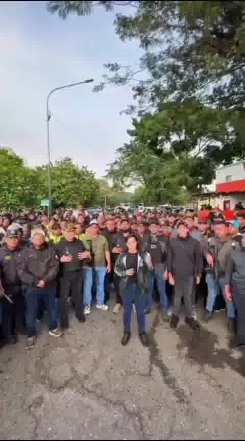 Aragua. Governor Joana Sánchez addressed the nation in a video recorded at the 42nd Brigade military base in Maracay, accompanied by mayors and regional officials. In her message, she demanded proof of life from President Maduro and stated that the community is mobilized in rejection of the alleged attacks by the United States against Venezuelan territory. She also affirmed that calm prevails throughout the state of Aragua.