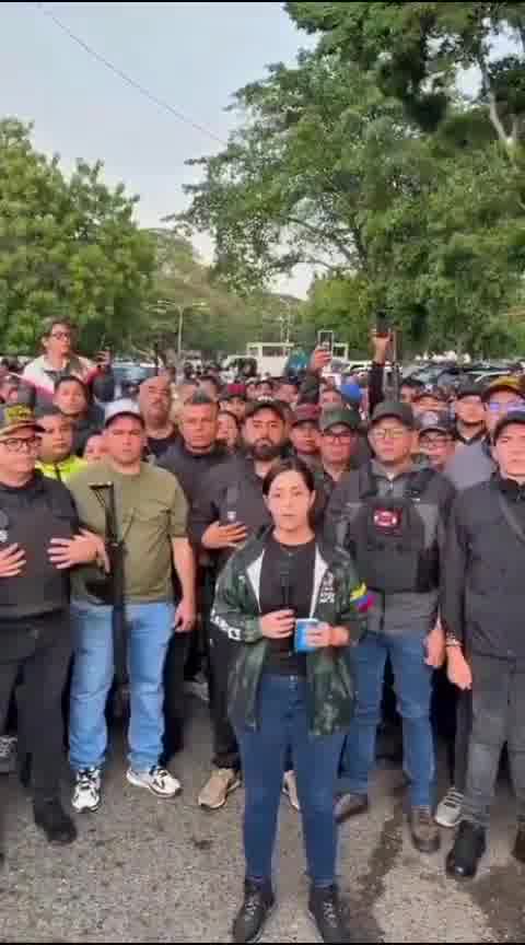 Aragua. Governor Joana Sánchez addressed the nation in a video recorded at the 42nd Brigade military base in Maracay, accompanied by mayors and regional officials. In her message, she demanded proof of life from President Maduro and stated that the community is mobilized in rejection of the alleged attacks by the United States against Venezuelan territory. She also affirmed that calm prevails throughout the state of Aragua.