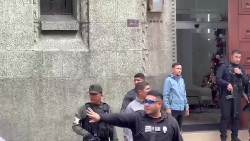 Vladimir Padrino López leaves after meeting with Delcy Rodríguez at the vice presidency