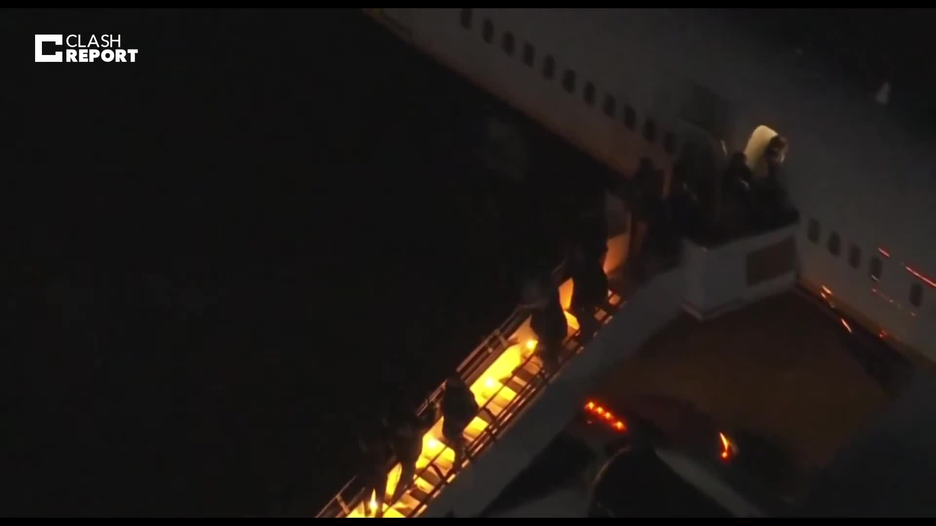 Images of Maduro leaving the plane upon his arrival in New York, USA, after being captured by US forces to be tried for alleged drug trafficking and arms dealing crimes