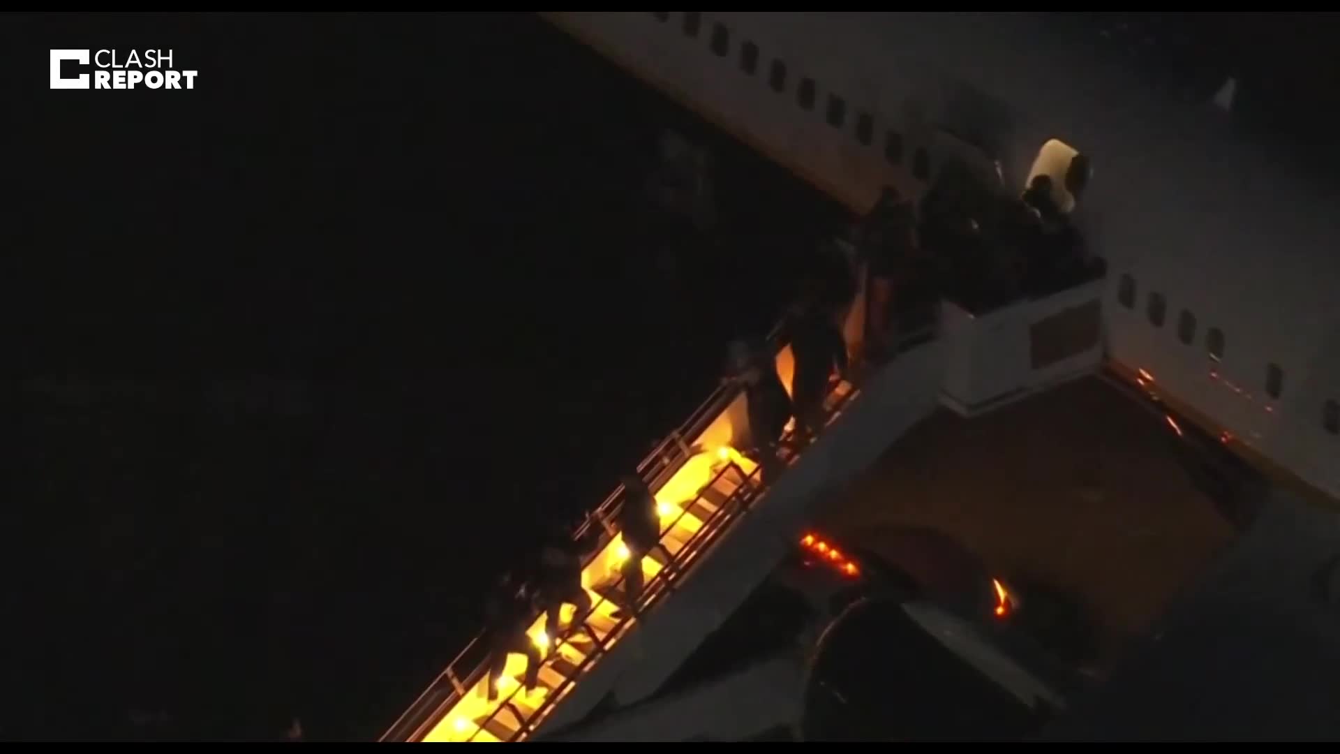 Images of Maduro leaving the plane upon his arrival in New York, USA, after being captured by US forces to be tried for alleged drug trafficking and arms dealing crimes