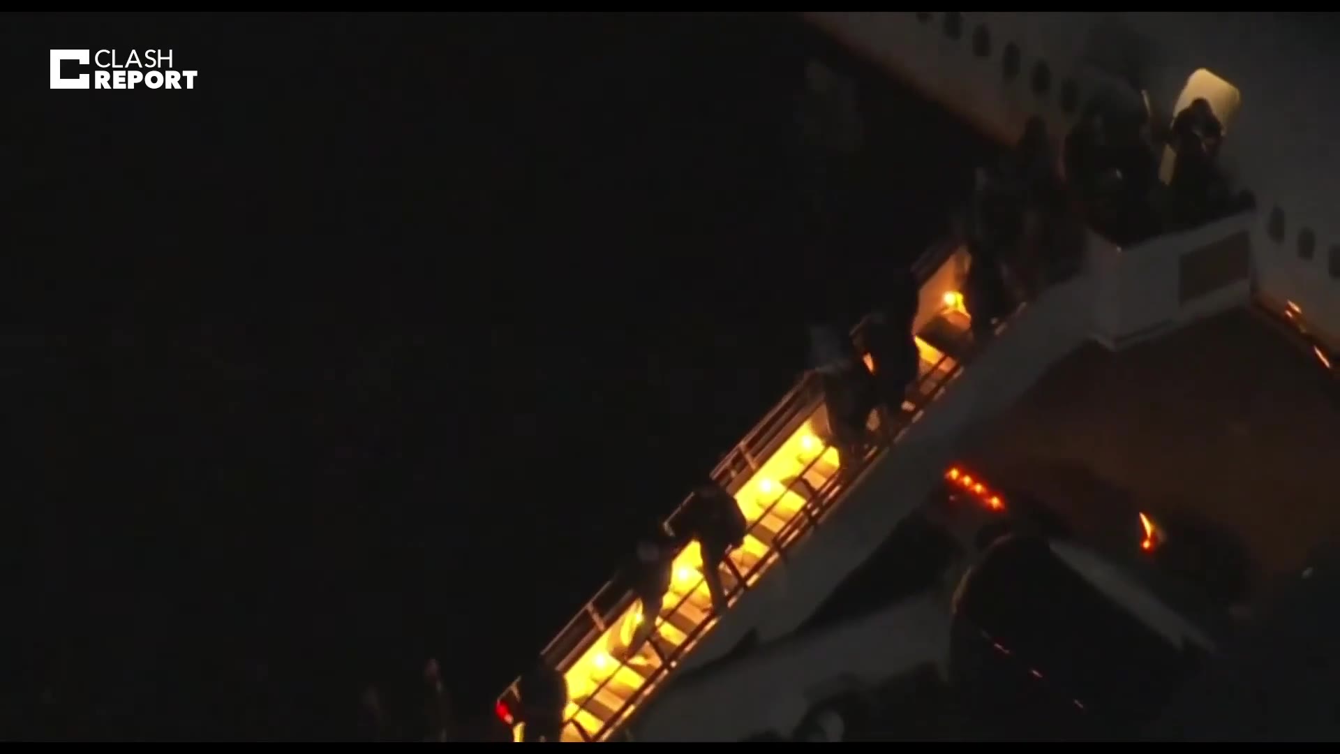 Images of Maduro leaving the plane upon his arrival in New York, USA, after being captured by US forces to be tried for alleged drug trafficking and arms dealing crimes