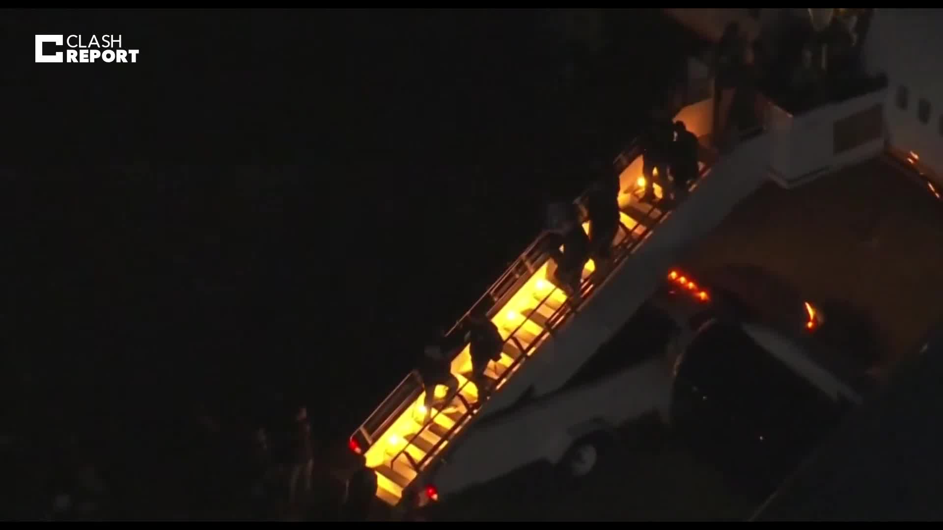 Images of Maduro leaving the plane upon his arrival in New York, USA, after being captured by US forces to be tried for alleged drug trafficking and arms dealing crimes