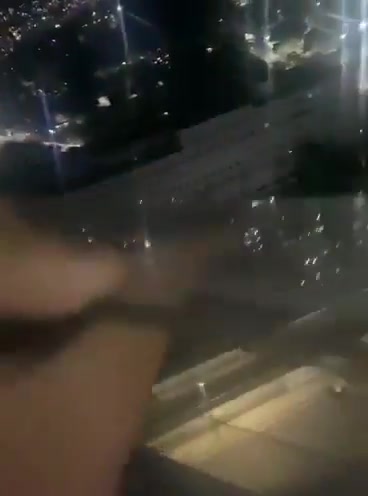 Venezuela’s Ministry of Communication and Information has now confirmed that gunfire heard earlier tonight near the Miraflores Presidential Palace Complex in Caracas, was the results of warning shots being fired by police at “unidentified drones” flying over the palace without permission from the Ministry of Defense. “We want to clarify that what happened in downtown Caracas was because some drones flew over without permission and the police fired dissuasive shots. No confrontation took place. The whole country is in total tranquility,” said a Spokesman for the Information Ministry.