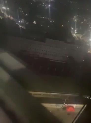 Venezuela’s Ministry of Communication and Information has now confirmed that gunfire heard earlier tonight near the Miraflores Presidential Palace Complex in Caracas, was the results of warning shots being fired by police at “unidentified drones” flying over the palace without permission from the Ministry of Defense. “We want to clarify that what happened in downtown Caracas was because some drones flew over without permission and the police fired dissuasive shots. No confrontation took place. The whole country is in total tranquility,” said a Spokesman for the Information Ministry.