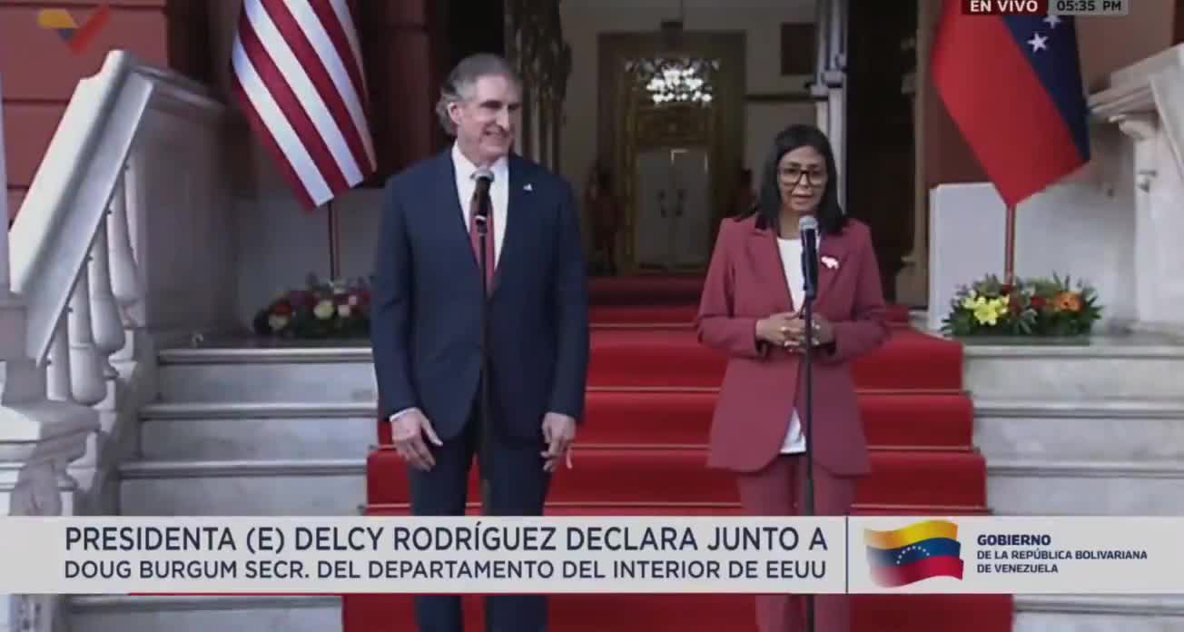 Venezuelas amtierende Präsidentin Delcy Rodriguez trifft sich mit US-Innenminister Doug Burgum