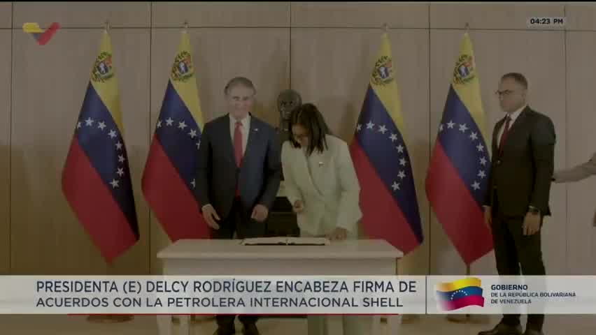 Delcy Rodríguez signs agreement with British oil company Shell
