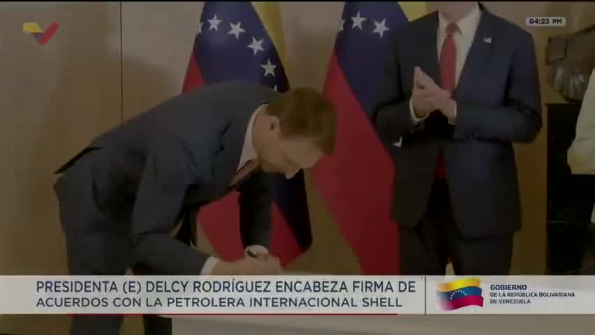Delcy Rodríguez signs agreement with British oil company Shell