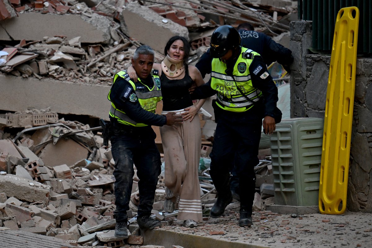At least 32 people have been killed and more than 700 injured after two powerful earthquakes struck Venezuela, collapsing buildings and sending residents fleeing into the streets, authorities say