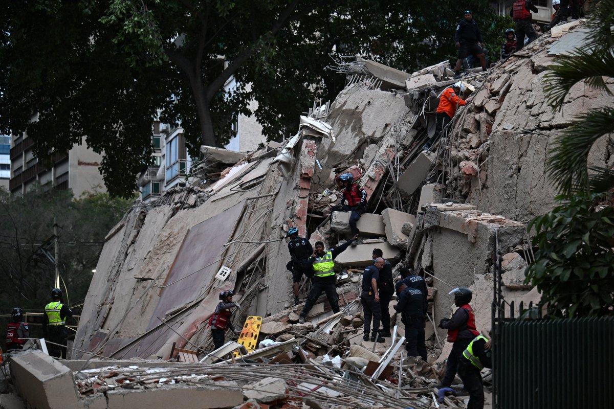 At least 32 people have been killed and more than 700 injured after two powerful earthquakes struck Venezuela, collapsing buildings and sending residents fleeing into the streets, authorities say
